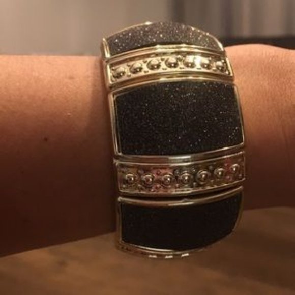 Unusual  bangle bracelet - Picture 4 of 5